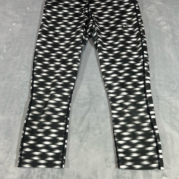 Nike Pants - Nike Women Dri-Fit Capri Leggings Run Fast Live Fearless Urban Camo Size S